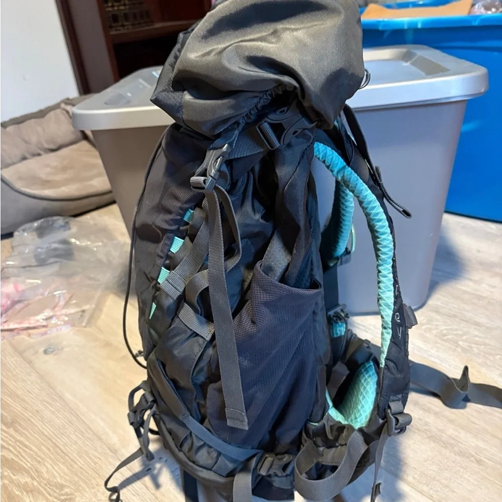 OSPREY Kyte 36 Black with Teal Accent Backpack